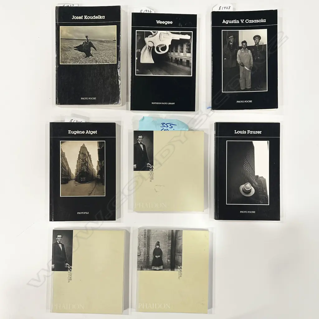 FOUR 'PHOTO POCHE' & THREE SMALL PHAIDON PUBLICATIONS & ONE PANTHEON PHOTO LIBRARY BOOK Image 1++